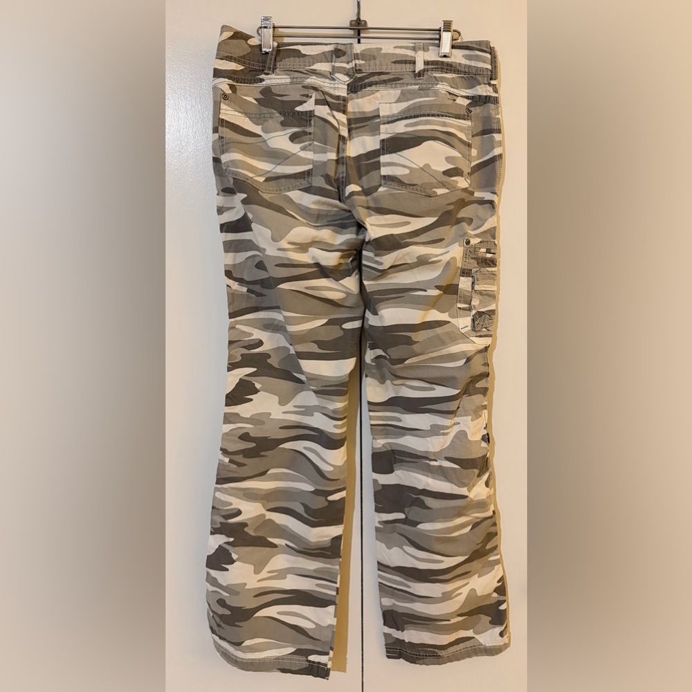 Cabela's Tan and Gray Camouflage Straight Leg Pants - Picture 2 of 4